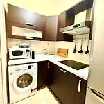 A Due Passi Dalla Metro Apartment *